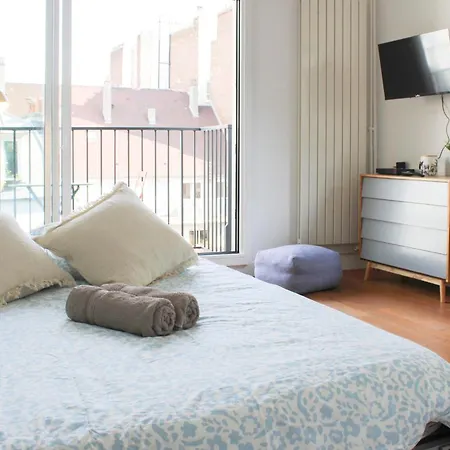 Charming 23 M With Balcony - Sacre Coeur Lejlighed