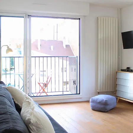 Charming 23 M With Balcony - Sacre Coeur Apartment